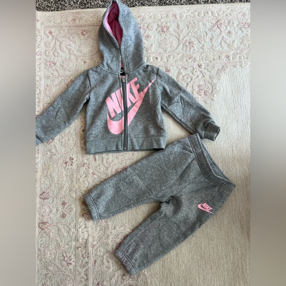 Nike Girls Sweat Outfit Size 24M